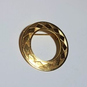 Vintage Retro Gold Diamond Shape Circle Brooch Pin Metallic Metal